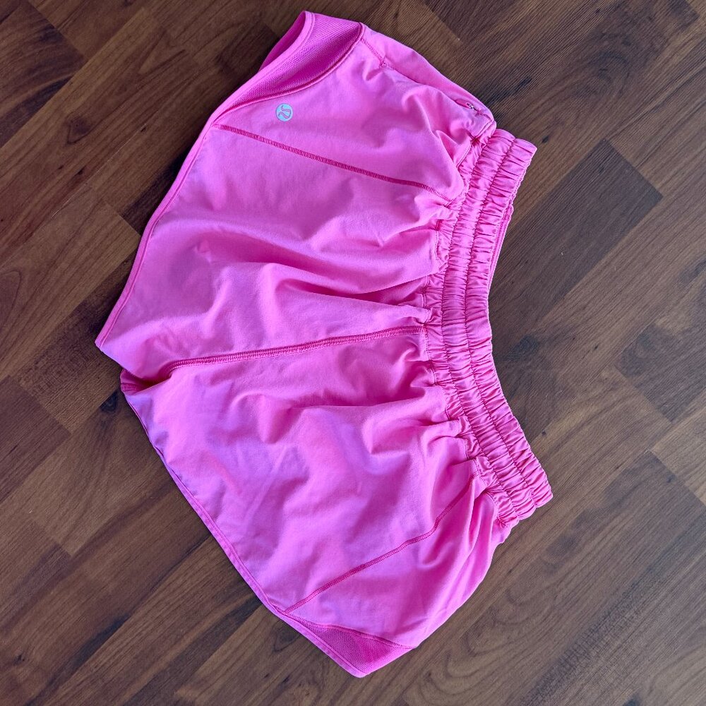 Lululemon Hotty Hot High-Rise Lined Short 2.5" Size 8 – Sonic Pink – Barely Worn